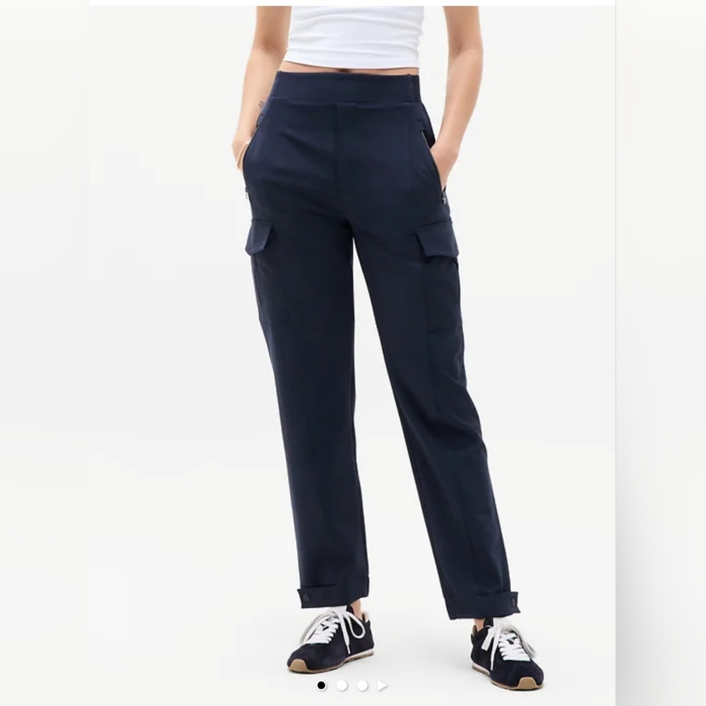 NWT Athleta Navy Endless High Rise Cargo Pant Size 0